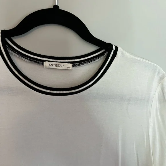 White tee - small - Picture 2 of 3